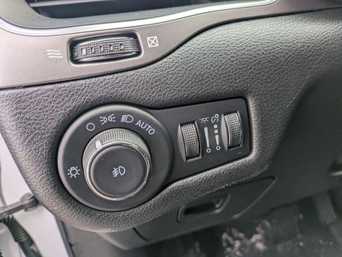 Used 2022 Jeep Cherokee Latitude Lux image 17