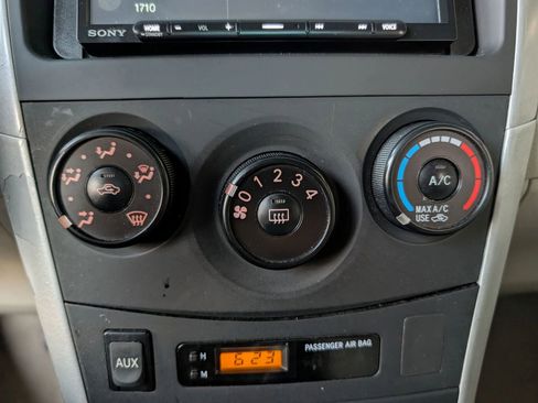 Used 2010 Toyota Corolla image 30