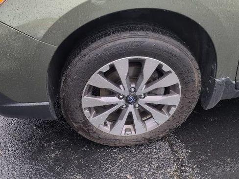 Used 2017 Subaru Outback 3.6R Touring AWD/4WD image 4