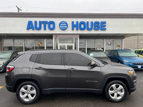 Used 2019 Jeep Compass Latitude w/ Popular Equipment Group FWD image 9