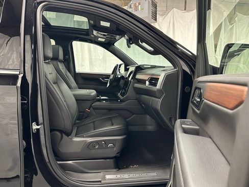 Used 2025 GMC Yukon XL Denali w/ Sun & Power Step Package image 56