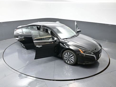 Used 2024 Nissan Altima 2.5 SV image 57