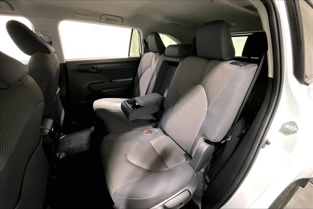 Used 2023 Toyota Highlander LE AWD/4WD image 26
