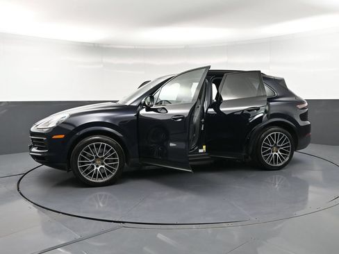 Certified 2022 Porsche Cayenne AWD/4WD image 37