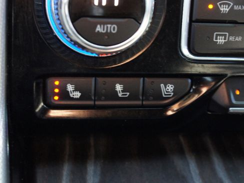 Used 2021 GMC Yukon Denali w/ Denali Premium Package image 9