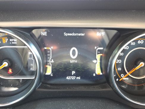 Used 2021 Jeep Gladiator Sport AWD/4WD image 7
