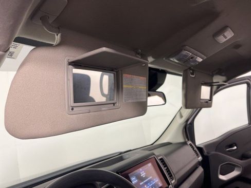 Used 2024 Nissan Frontier SV image 28