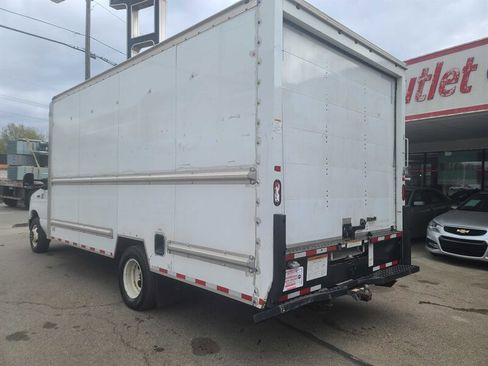 Used 2018 Ford E-350 and Econoline 350 Super Duty image 7