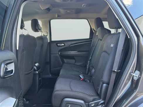 Used 2017 Dodge Journey SE w/ Flexible Seating Group FWD image 14