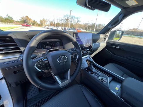 Used 2025 Lexus GX 550 Premium+ w/ Accessory Package (2T) image 11