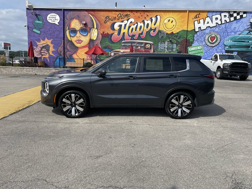 Used 2025 Mitsubishi Outlander SE AWD/4WD image 2