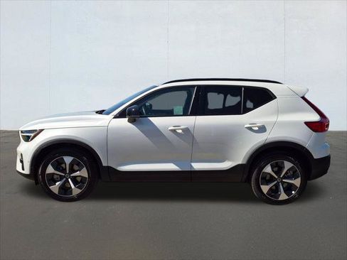 Used 2026 Volvo XC40 B5 Plus w/ Protection Package Premier AWD/4WD image 2