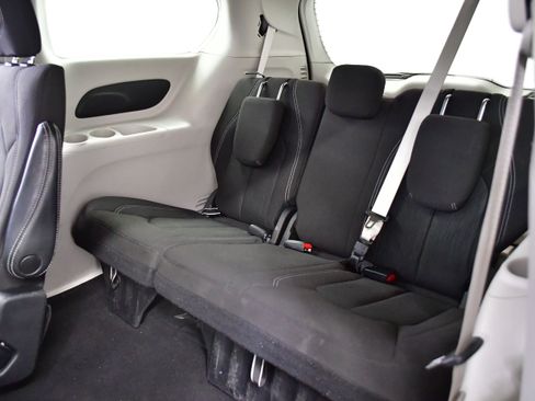 Used 2023 Chrysler Voyager LX FWD image 13