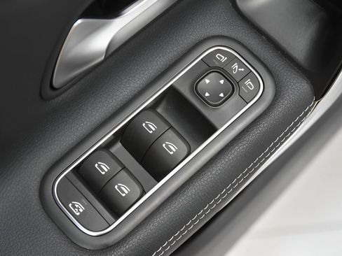 Used 2025 Mercedes-Benz CLA 250 4MATIC image 17