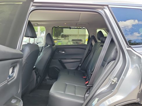 Used 2025 Nissan Rogue SL w/ Tech Package FWD image 13