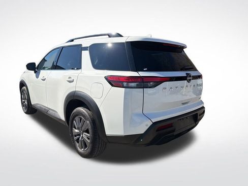 Used 2025 Nissan Pathfinder SV image 12