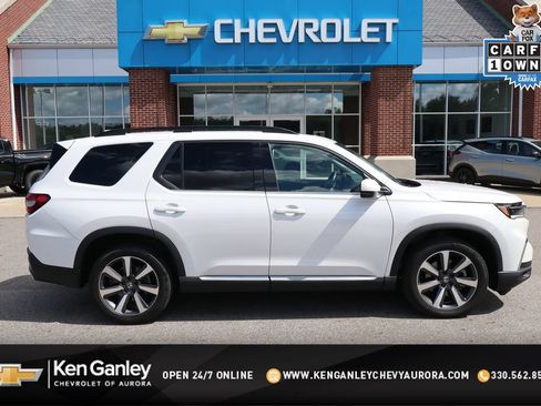 Used 2023 Honda Pilot Touring image 1