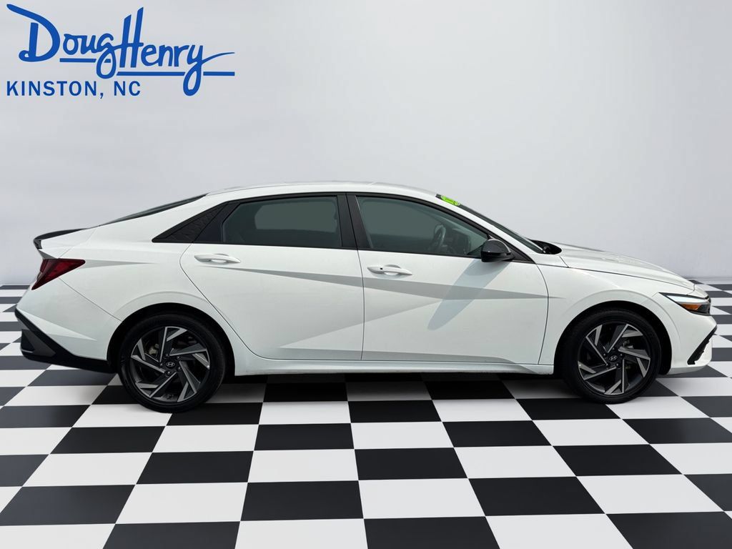 Used 2025 Hyundai Elantra Sport FWD image 6