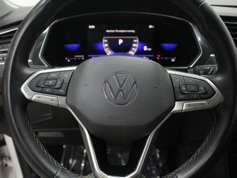 Used 2022 Volkswagen Tiguan SE image 10