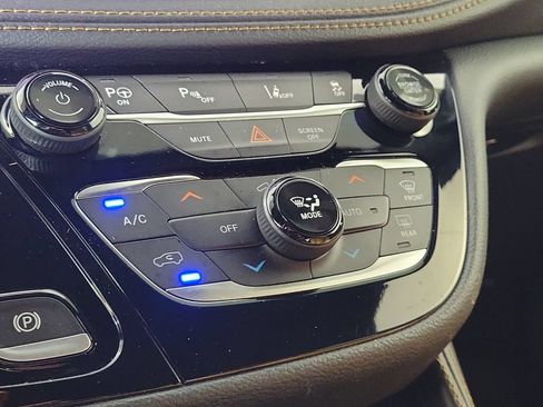 Used 2022 Chrysler Pacifica Pinnacle FWD image 21