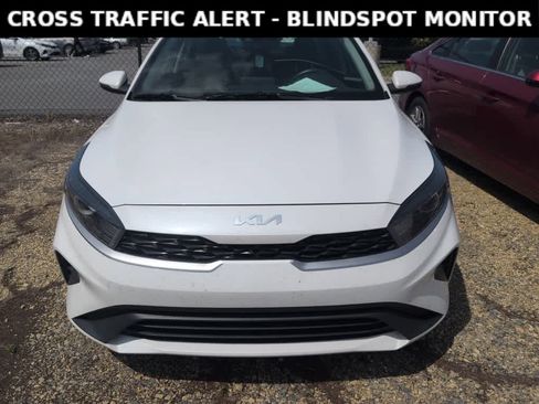 Used 2024 Kia Forte LXS w/ LXS Technology Package FWD image 2
