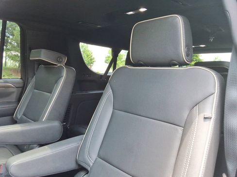 Used 2023 Chevrolet Suburban Premier w/ Premium Package 2 AWD/4WD image 20