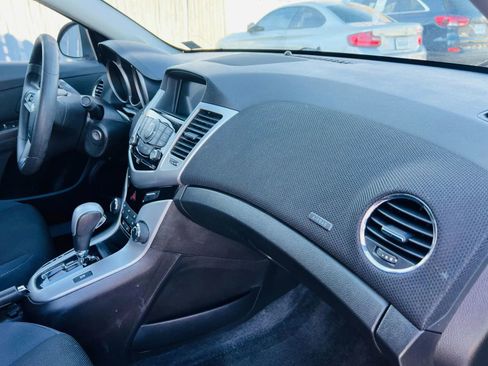 Used 2016 Chevrolet Cruze LT image 16