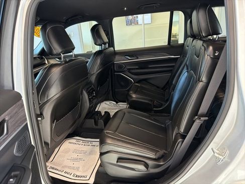 Used 2024 Jeep Grand Cherokee L Limited w/ Black Appearance Package image 16