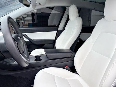 Used 2021 Tesla Model Y Performance image 16