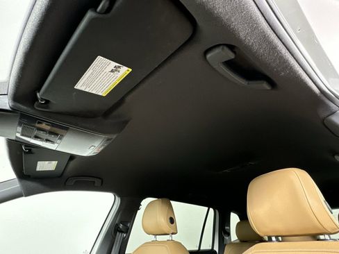 Used 2024 Volkswagen Tiguan SE image 20