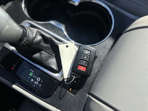 Used 2019 Toyota Highlander Limited image 36