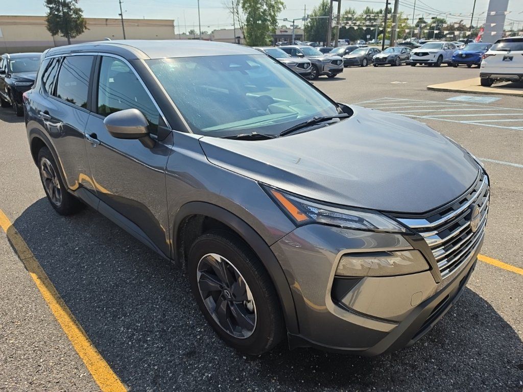 Used 2025 Nissan Rogue SV FWD image 3