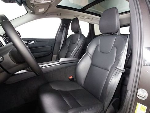 Certified 2025 Volvo XC60 B5 Core AWD/4WD image 19