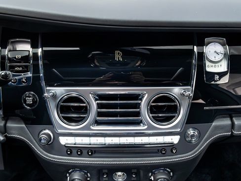 Used 2016 Rolls-Royce Ghost image 44