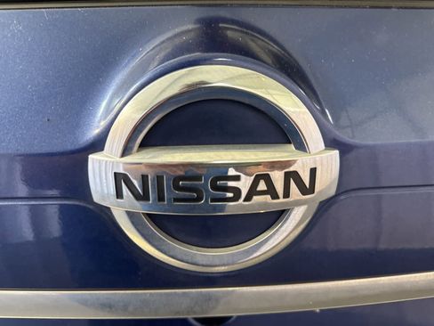 Used 2019 Nissan Rogue SV w/ Premium Package FWD image 12