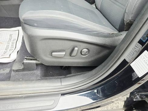 Used 2019 Kia Sorento FWD V6 image 14