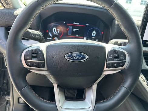 Used 2025 Ford Explorer Active w/ Active Comfort Package AWD/4WD image 13