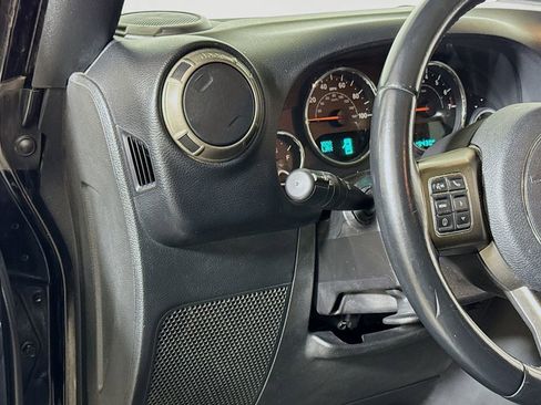 Used 2018 Jeep Wrangler Unlimited Sport image 8