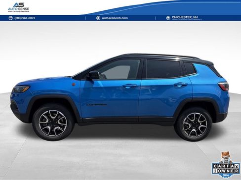 Used 2024 Jeep Compass Trailhawk AWD/4WD image 2