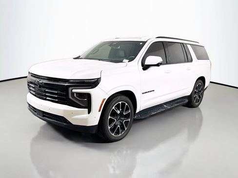 Used 2025 Chevrolet Suburban RST w/ RST Capability Package AWD/4WD image 4