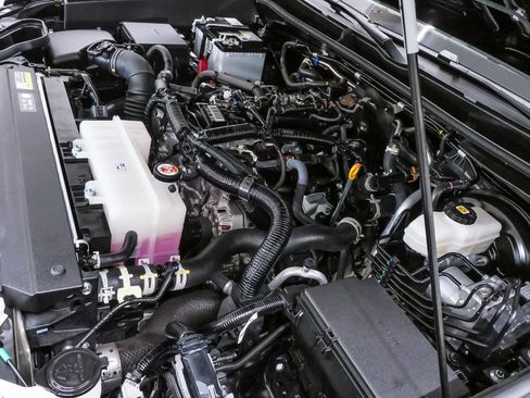 Used 2025 Toyota 4Runner SR5 RWD image 31
