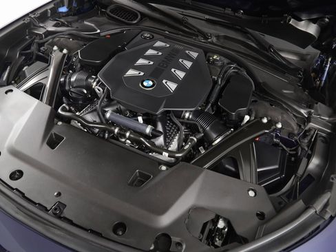 Used 2023 BMW 760i xDrive image 24