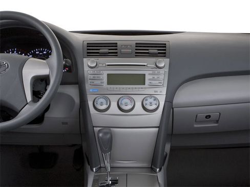 Used 2010 Toyota Camry LE image 19