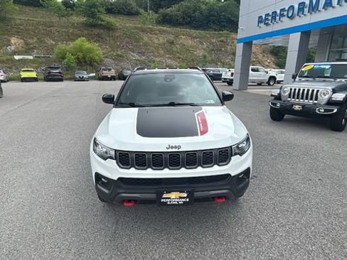 Used 2025 Jeep Compass Trailhawk AWD/4WD image 9
