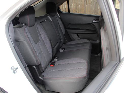 Used 2017 Chevrolet Equinox LT image 36