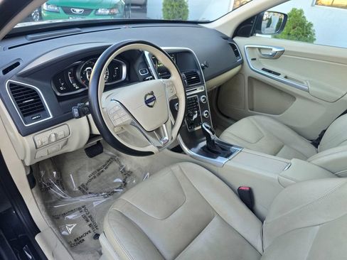 Used 2016 Volvo XC60 T5 Premier w/ Technology Package AWD/4WD image 9