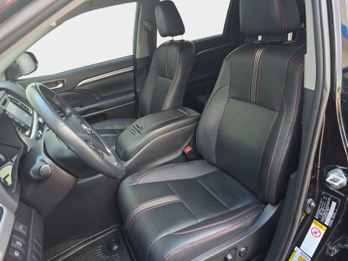 Used 2019 Toyota Highlander SE AWD/4WD image 19