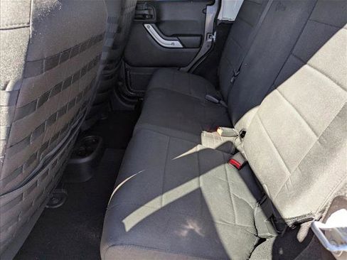 Used 2016 Jeep Wrangler Unlimited Rubicon w/ Connectivity Group image 17