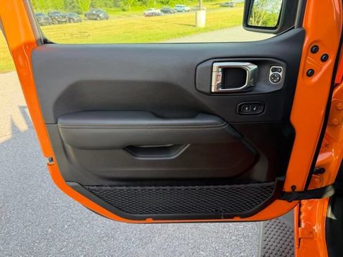 Certified 2025 Jeep Wrangler Unlimited Sahara AWD/4WD image 11