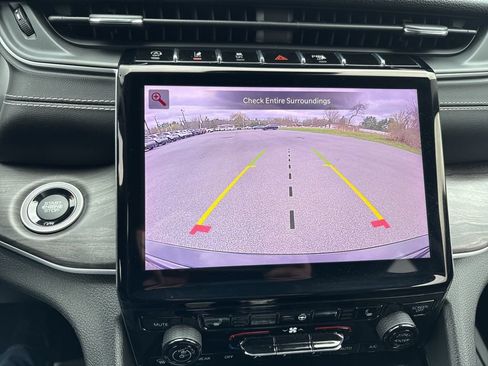 Used 2023 Jeep Grand Cherokee Limited AWD/4WD image 15
